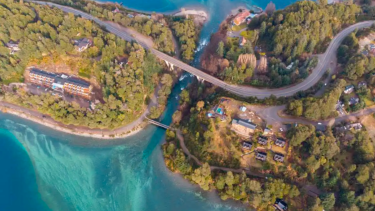 El río Correntoso, 300 metros de pura belleza para unir dos lagos en Villa La Angostura. @turismovla