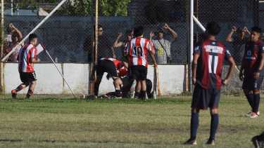 Estudiantes Unidos dio el golpe ante Argentinos del Norte en Roca. (Foto: Juan Thomes)