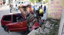 Imagen de Fuerte choque en pleno centro de Roca: el conductor sufrió heridas graves y está delicado