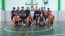 Imagen de Un “triple” a los 91 años: el campeón de Allen que se reencontró con el básquet 