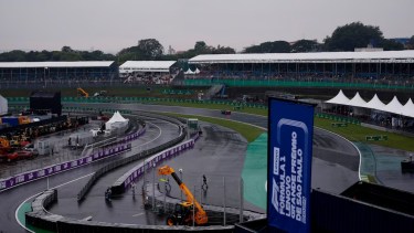 La FIA decidió cancelar la clasificación de este sábado luego de aguardar durante dos horas.