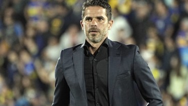 Fernando Gago prepara un cambio de esquema para recibir a Godoy Cruz. Foto: @BocaJrsOficial.