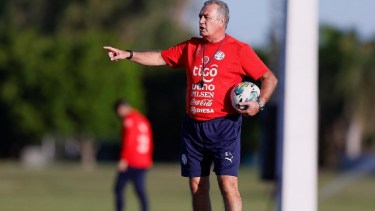 Gustavo Alfaro habló sobre Argentina y sorprendió con una insólita comparación.