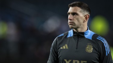 Emiliano Martínez habló sobre la sanción que recibió ante Colombia.