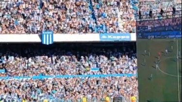 Los hinchas de Racing celebraron en el Cilindro de Avellaneda.