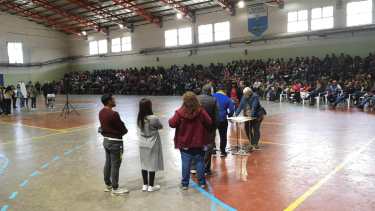 La asamblea realizada por los municipales resolvió pedir un aumento superior al ofrecido por el Ejecutivo. (gentileza Soyem)