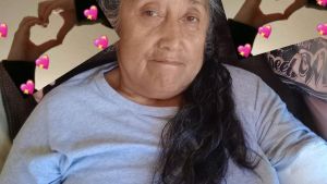 Aurelia es una jubilada de Bariloche que necesita una prótesis de 13 millones de pesos