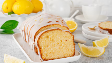 Tenes la merienda solucionada: clásico budín húmedo de limón