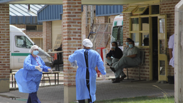 Al menos 13 personas fueron derivadas al hospital de Centenario. Foto: Centenario Digital
