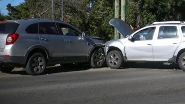 El siniestro vial, en el que participaron tres vehículos ocurrió en la avenida Bustillo de Bariloche.