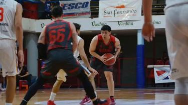 Luciano Cáceres fue el mejor de la noche y terminó con 28 puntos (Fotos Fernando Oyola-Deportivo Viedma)