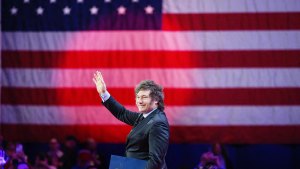 Milei se enfoca en el exterior: recibe al foro conservador de Trump y va a la cumbre del Mercosur