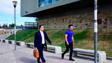 Pablo Ruiz y su abogado Federico Diorio en la Ciudad Judicial. (Cecilia Maletti)