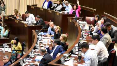 Las designaciones de Gloria Ruiz abren la duda: «Que los diputados declaren a sus asesores», sugirió un dirigente gremial