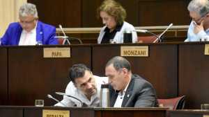 Revuelo en la Legislatura, pero pocas voces por los familiares que designó Gloria Ruiz