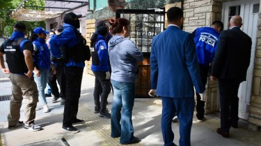 Uno de los allanamientos en Cae Babylon, por el dinero a las cooperativas y organizaciones sociales. (Archivo/Matías Subat)