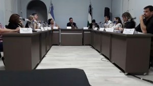 Tensión en el Concejo de Regina por un cartel led: acusaciones de aprietes y rechazo de la iniciativa