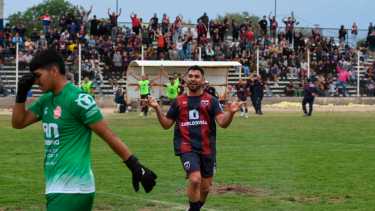 Argentinos del Norte goleó 3 a 0 a Deportivo Roca como local. (Foto: Juan Thomes)