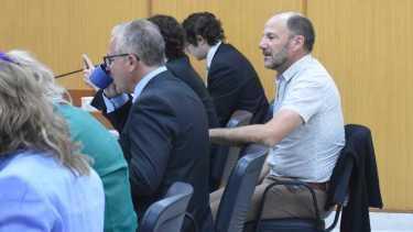 El exconductor y su defensa.