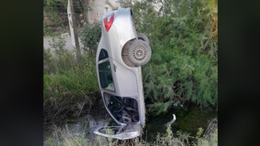 Volcó un auto en Ruta 151, a la altura de Cipolletti. Foto: Facebook. 