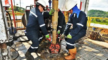 El Artículo 24 bis, denominado “Contención familia petrolera” garantiza a las familias el cobro de un seguro por cinco años. (Gentileza)