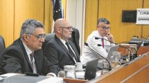 Imagen de Idas y venidas de un alto tribunal de Río Negro  en un fallo de Techo Digno Cipolletti que involucra a Aníbal Tortoriello y Abel Baratti