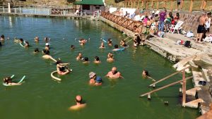 Feriado largo por Semana Santa: Copahue y otros cinco lugares con aguas termales para disfrutar del relax