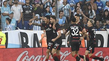 Inolvidable. Así fue el partido que jugaron en Avellaneda. El Pincha se dio un gusto de aquellos ante el campeón de la Sudamericana. (FBaires)