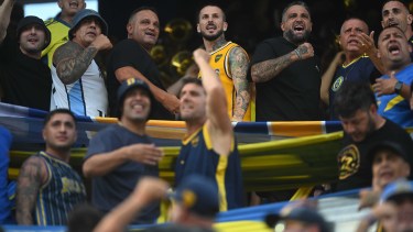 Benedetto, en medio de la 12 para el duelo entre Boca e Independiente. (Foto: FotoBaires)