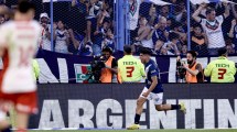 Imagen de Vélez es el nuevo campeón de la Liga Profesional: le ganó 2-0 a Huracán en Liniers