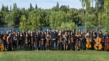 La Orquesta Sinfónica de Neuquén, dirigida por el Maestro Andrés Tolcachir, ante un nuevo desafío artístico. Esta vez, junto a los guitarristas de The League of Crafty Guitarists.