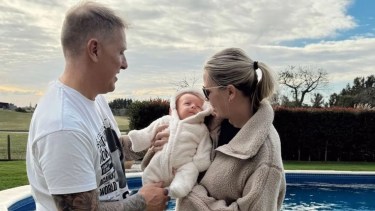 El bebé de Alejandro Fantino y Coni Mosqueira dio sus primeros pasos: las imágenes