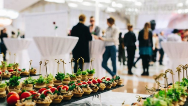 El paso a paso del empresario que estafó a estudiantes de Roca con su servicio de catering