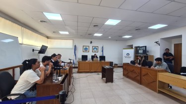 Gabriel Abarzúa (a la derecha) continuará con prisión preventiva. (Foto: Andrea Vazquez)