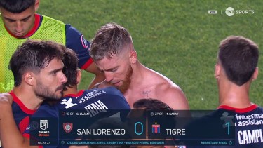 Iker Munian obligó a sus compañeros a escuchar el descontento de los hinchas de San Lorenzo.