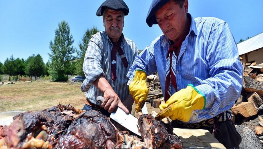 Fiesta del Asado con Cuero en Aluminé. Foto: archivo.