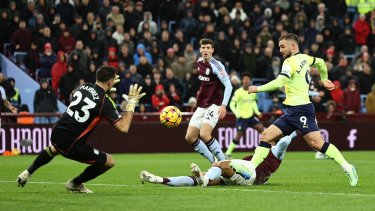 El arquero del Aston Villa mantuvo la valla invicta en el triunto ante Southampton.