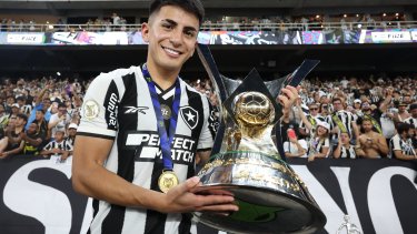 Thiago Almada jugó seis meses en Botafogo y ganó dos títulos con el conjunto brasileño.

