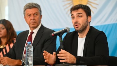 Un “angustiado” Gustavo Menna debió ser calmado por el gobernador Ignacio Torres a través de un llamado telefónico. (Foto: gentileza)