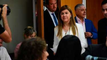 Gloria Ruiz y sus abogados Carlos Broitman y Patricio Winogrand, durante la presentación en la comisión A de la Legislatura el viernes 13. (Cecilia Maletti)