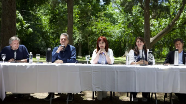 Cristina Kirchner, Axel Kicillof y Sergio Massa juntos en la cumbre del PJ