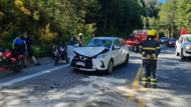 El accidente ocurrió en la Ruta 40, en el icónico tramo de los Siete Lagos.  Foto Gentileza Diario Andino.