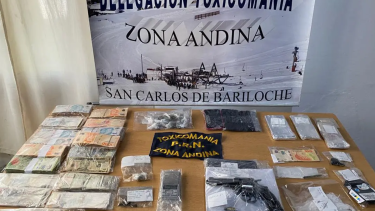 Policía de Río Negro realizó allanamientos en Bariloche para desarticular puntos de venta de drogas.