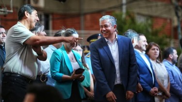 El gobernador Rolando Figueroa cultiva buena relación con los sectores anti Azul del MPN (Neuquén Informa)