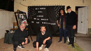 Chelo Candia, Patrico Seguel, Marcelo Pellejero y Daniel Sans dieron forma a un original espectáculo que combina música, palabras y arte en vivo.