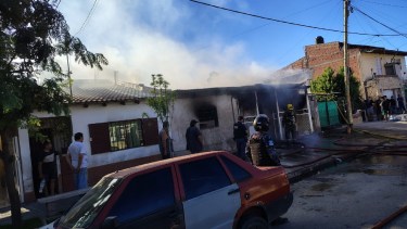 Incendio en Neuquén este martes. Foto: gentileza Policía. 