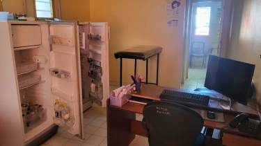 Robo e indignación en Centenario: entraron a un centro de salud, cortaron la luz y echaron a perder todas las vacunas