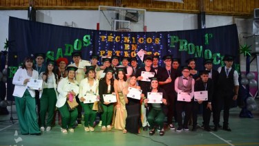 Son 28 los alumnos que se egresaron. Foto: Gentileza Municipalidad de Añelo. 