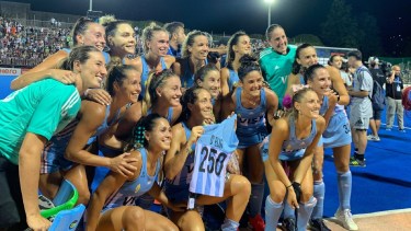 Diego Milito sumó a una jugadora de Las Leonas para su lista en Racing.