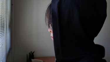 Samuel tiene 15 años. Le gustan las pelis de terror, toca el piano y escucha "Wave to Earth", una banda de rock de Corea del Sur. Dice que algún día estudiará derecho. Foto Cecilia Maletti.